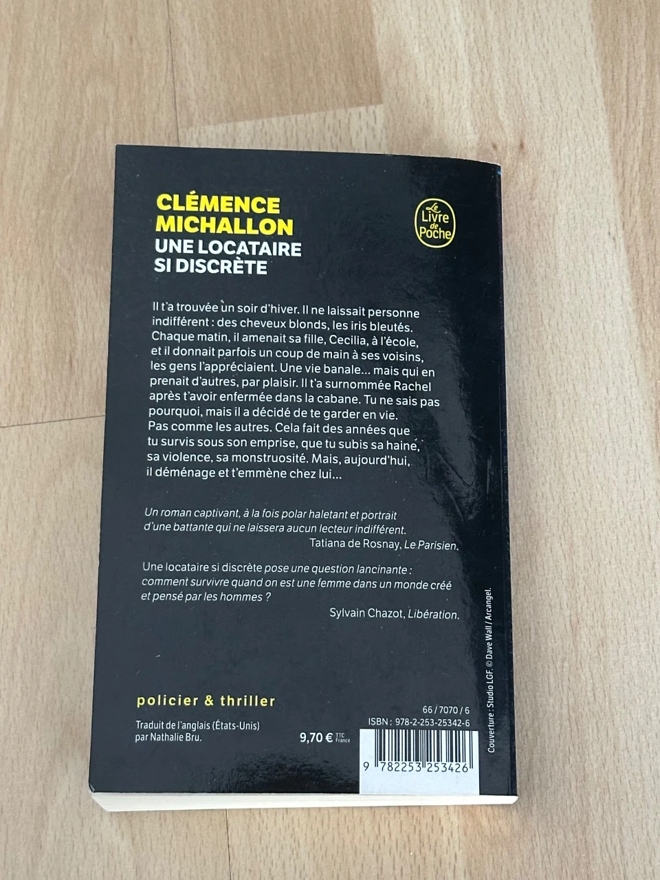 Una inquilina tan discreta – Clémence Michallon | Thriller | Buen estado – photo 2